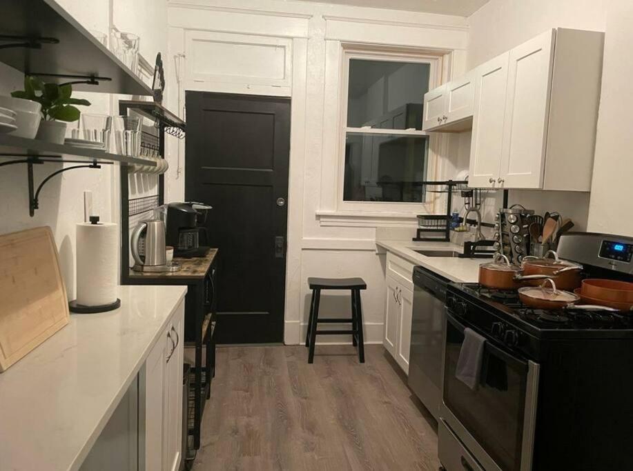Апартаменты Lovely 2Br W Office Space - King Bed & Alexa Питтсбург Экстерьер фото